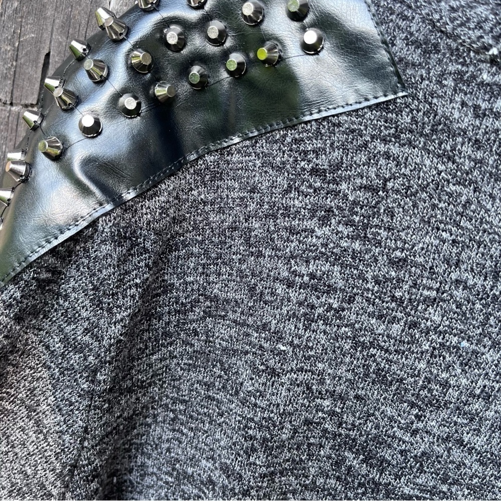Carol Rose Gray Open Cardigan - Picture 4 of 6